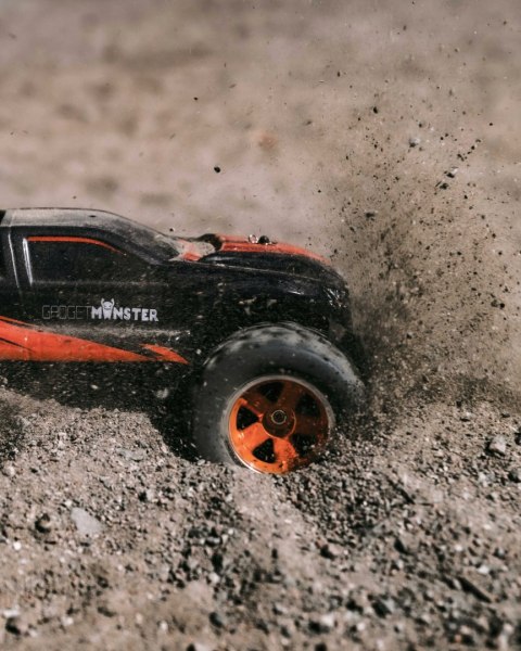 SAMOCHÓD ZDALNIE STEROWANY RC TERENOWY 4X4 SAMOCHÓD ZDALNIE STEROWANY RC TERENOWY 4X4