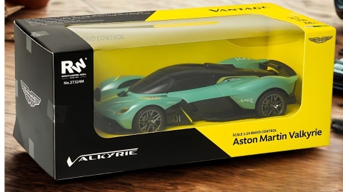 Zdalnie sterowane auto Aston Martin Valkyrie RC 1:24 sage green Zdalnie sterowane auto Aston Martin Valkyrie RC 1:24 sage green